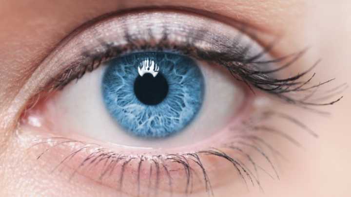Un ochi albastru