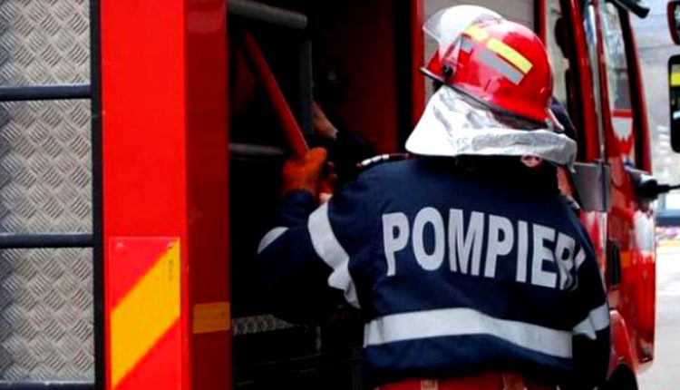 O casă a fost cuprinsă de flăcări în comuna Lețcani