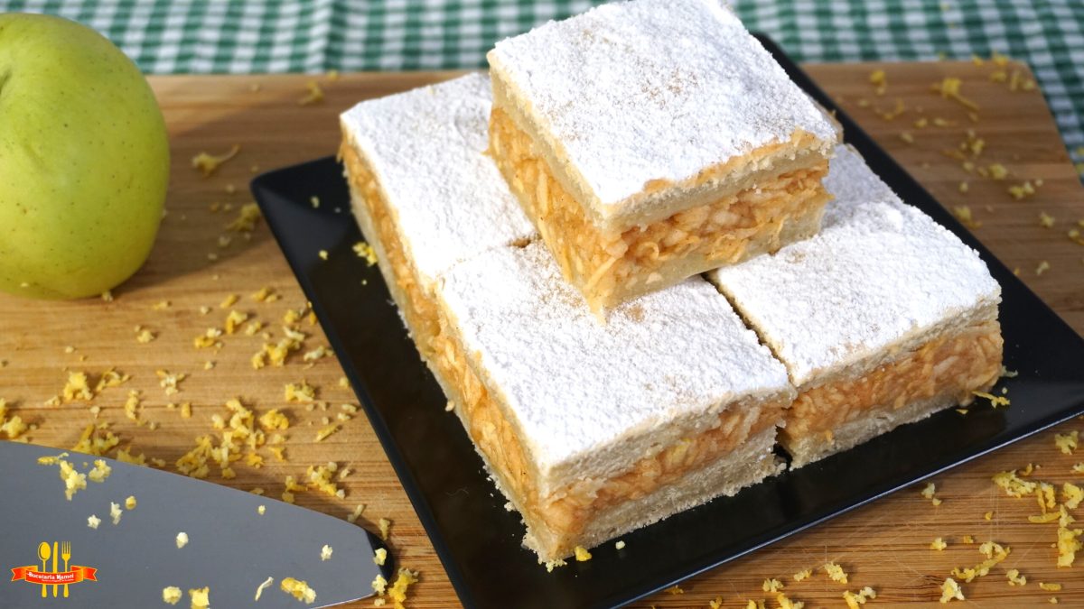 Prăjitură cu mere de post turnată: Desertul copilăriei, pregătit ca la bunica acasă