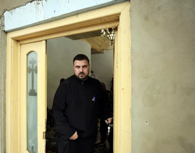 Preot, stabilit în Iaşi, cu o poveste de viaţă ce merită apreciată de întreaga Românie! De la instalator, la omul care face minuni, acesta este Alexandru Posteanu