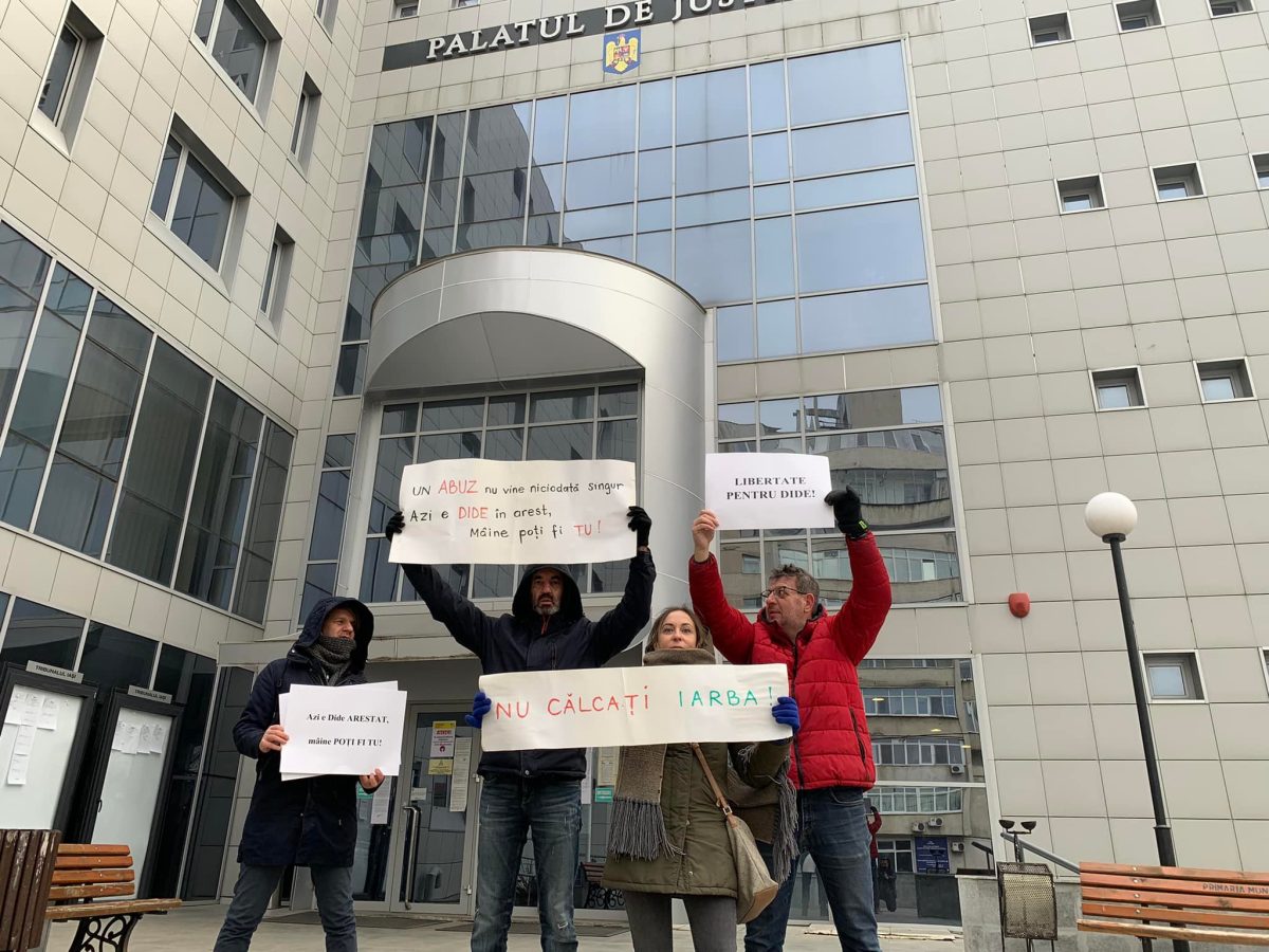 Protest în fața Palatului de Justiție din Iași. Mai multe persoane cer liberarea lui Cristian Dide – FOTO, VIDEO