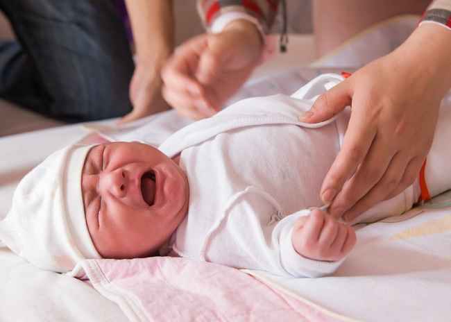 Regresia somnului: Care sunt etapele când apare și ce trebuie să facă părinții