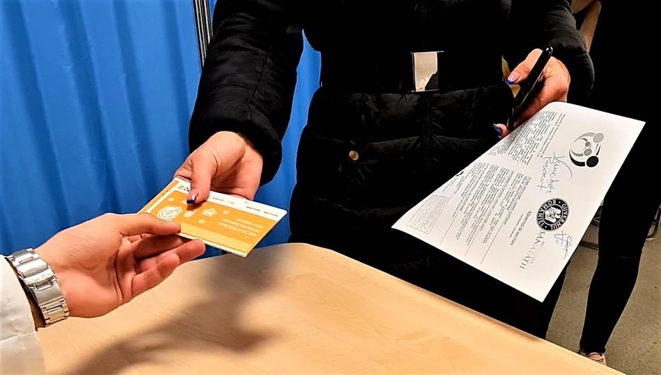 Persoanele care s-au imunizat anti-Covid-19, în perioada 3.09 – până în prezent, pot ridica tichetele în valoare de 100 lei de la centrele de vaccinare