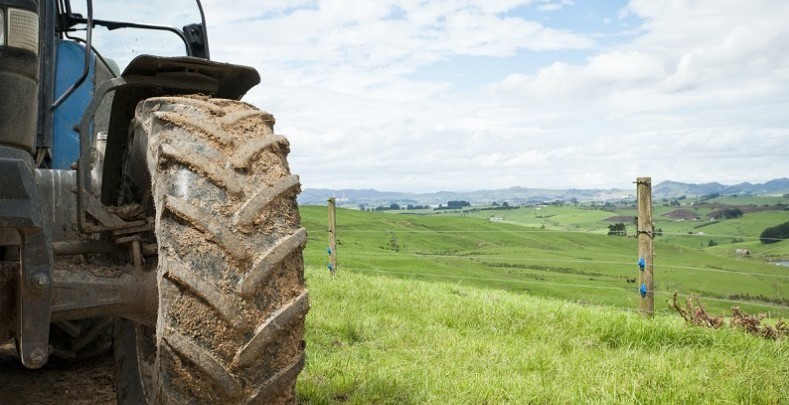 Accident cumplit în Vaslui! A murit strivit de un tractor