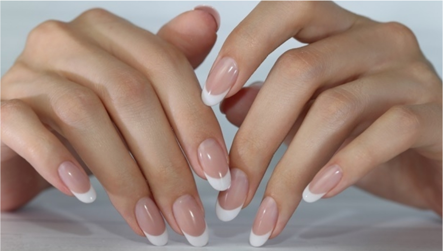Unghii de Crăciun french. Cele mai surprinzătoare modele pentru o manichiură elegantă