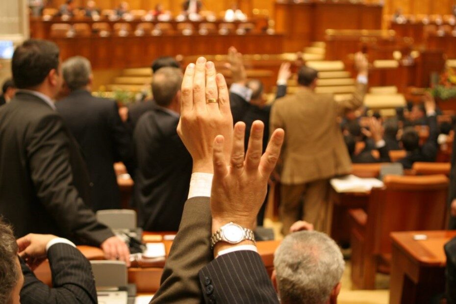 Bugetul României pe anul 2022 a fost aprobat în Parlamentul României! USR va ataca legea la CCR