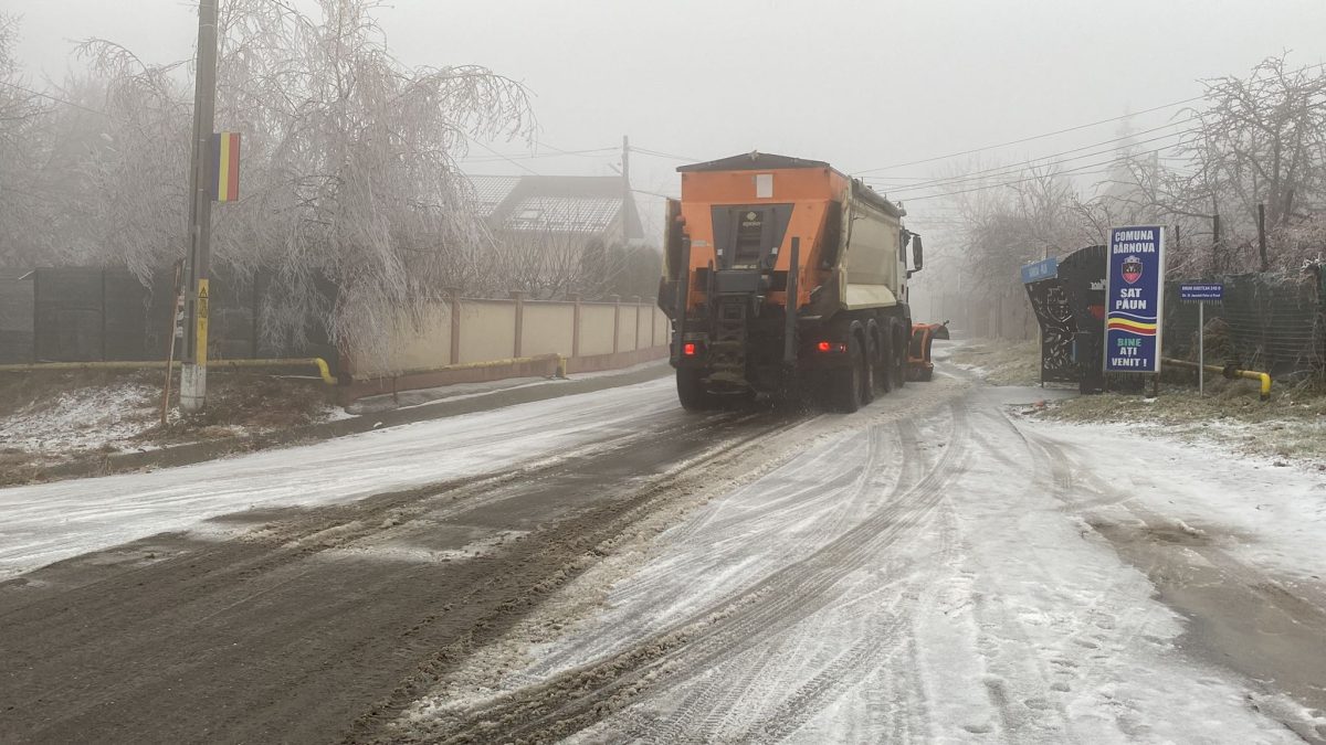 Iarna îşi intră în drepturi la Iaşi! Utilajele de deszăpezire au ieşit pe Bucium – FOTO, VIDEO