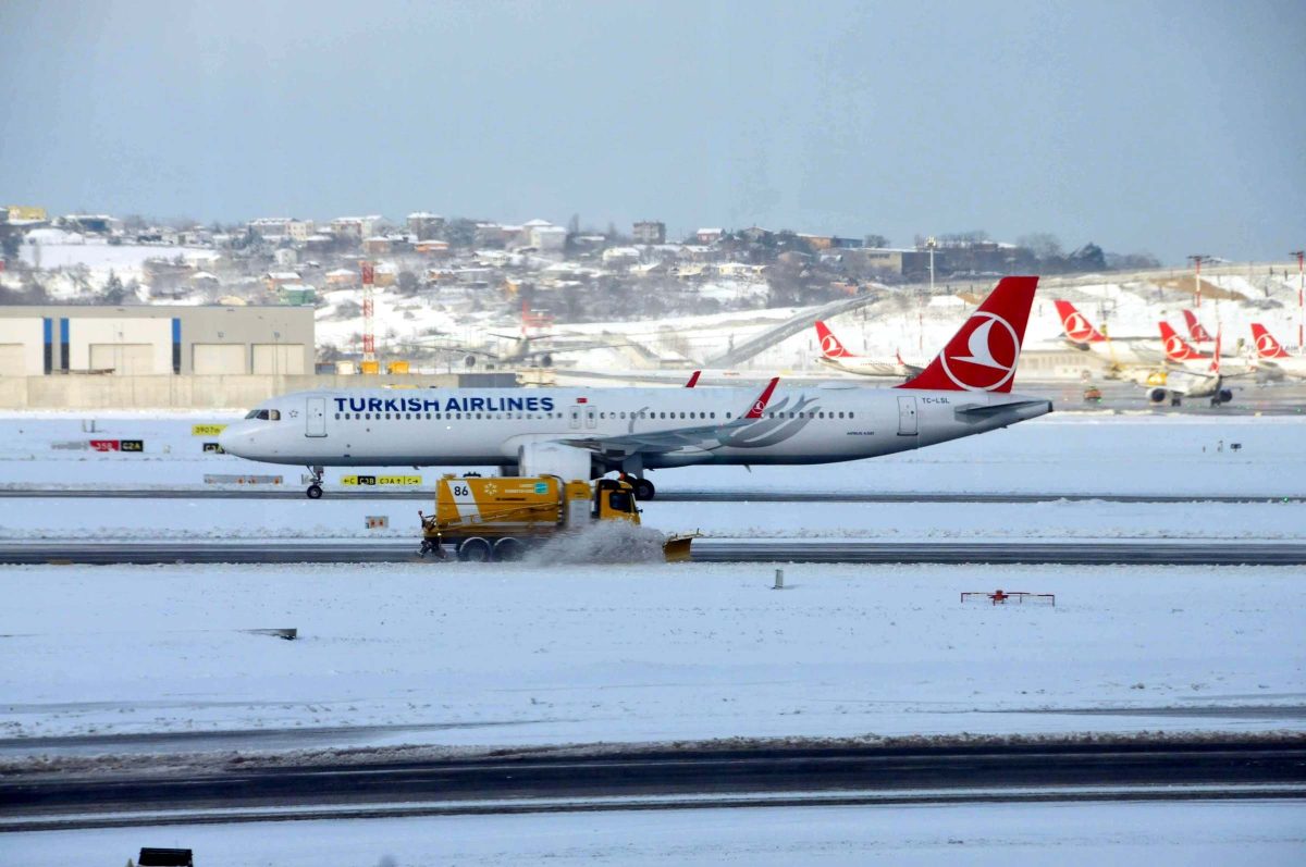 La aeroportul din Istanbul s-a prăbușit un acoperiș