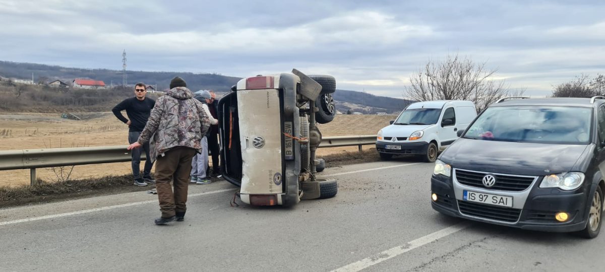 Accident rutier în zona Cârlig din judeţul Iași! Un autoturism s-a răsturnat pe şosea – EXCLUSIV/ FOTO