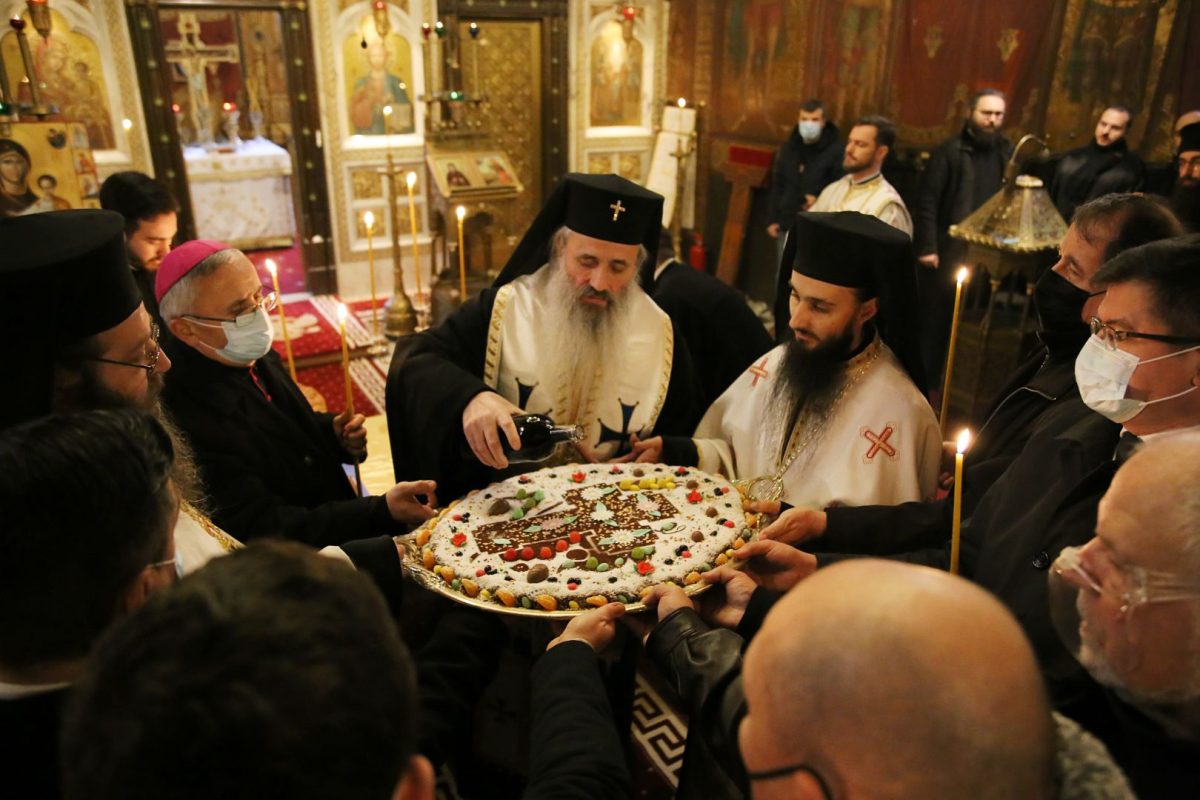 Imagini surprinse la mormântul domnitorului Alexandru Ioan Cuza, de la Mănăstirea Trei Ierarhi din Iaşi – GALERIE FOTO