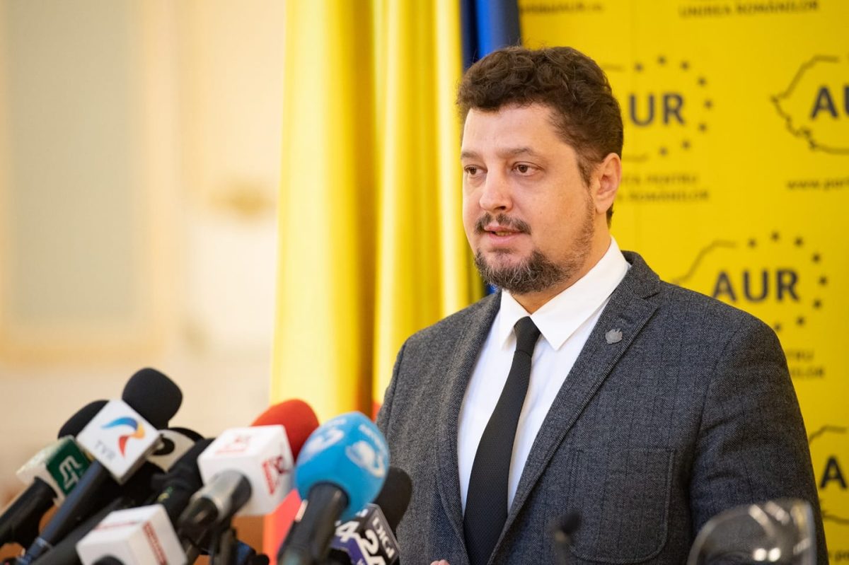Ce spune, Claudiu Târziu, despre incidentul în care George Simion a fost stropit cu cerneală la Iași