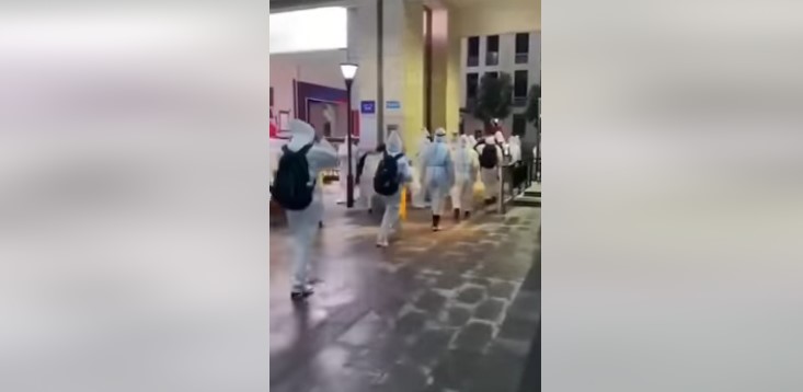 Măsuri draconice în China din cauza apariției Omicron! Elevii poartă combinezoane în școli – VIDEO