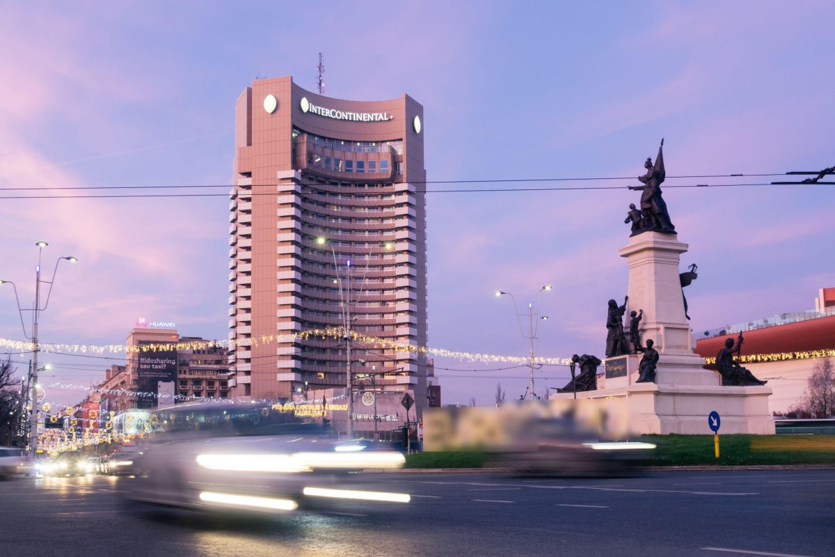 Un bărbat s-a aruncat de la etajul 20 al Hotelului Intercontinental din București