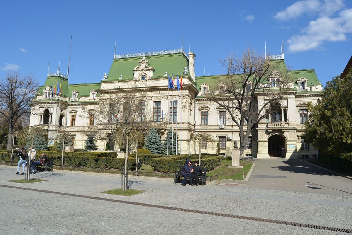 Primăria Iaşi, amendată cu 100.000 lei pentru poluare. Cetăţenii au reclamat emisii de noxe, la Garda de Mediu