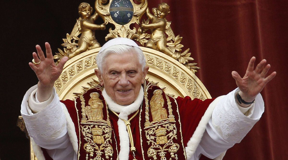 Fostul Papa Benedict al XVI-lea nu a reușit să acționeze în privința a patru cazuri de abuz asupra copiilor, arată un raport