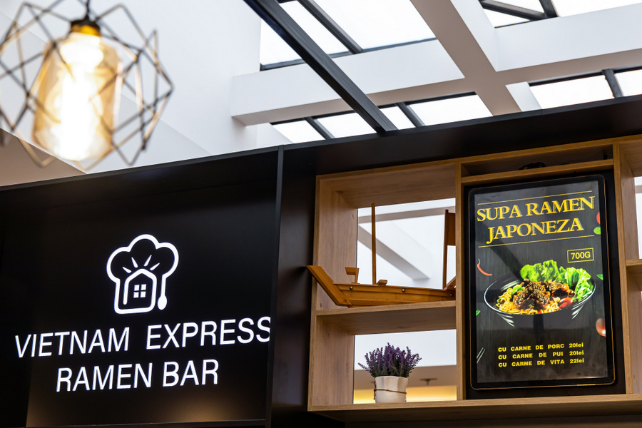 Bucură-te de savoarea preparatelor asiatice la Vietnam Express, noul restaurant din Iulius Mall Iași!