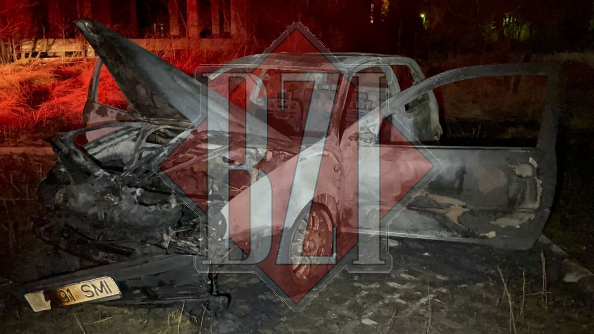 Incendiu în municipiul Iași, strada Zimbrului. O mașină a fost cuprinsă de flăcări – EXCLUSIV, VIDEO