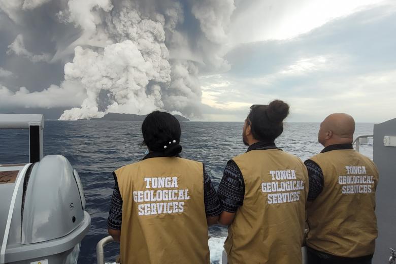 Efectul erupției vulcanice din Tonga: Cablul de electricitate a fost avariat și a pierdut conexiunea cu restul lumii