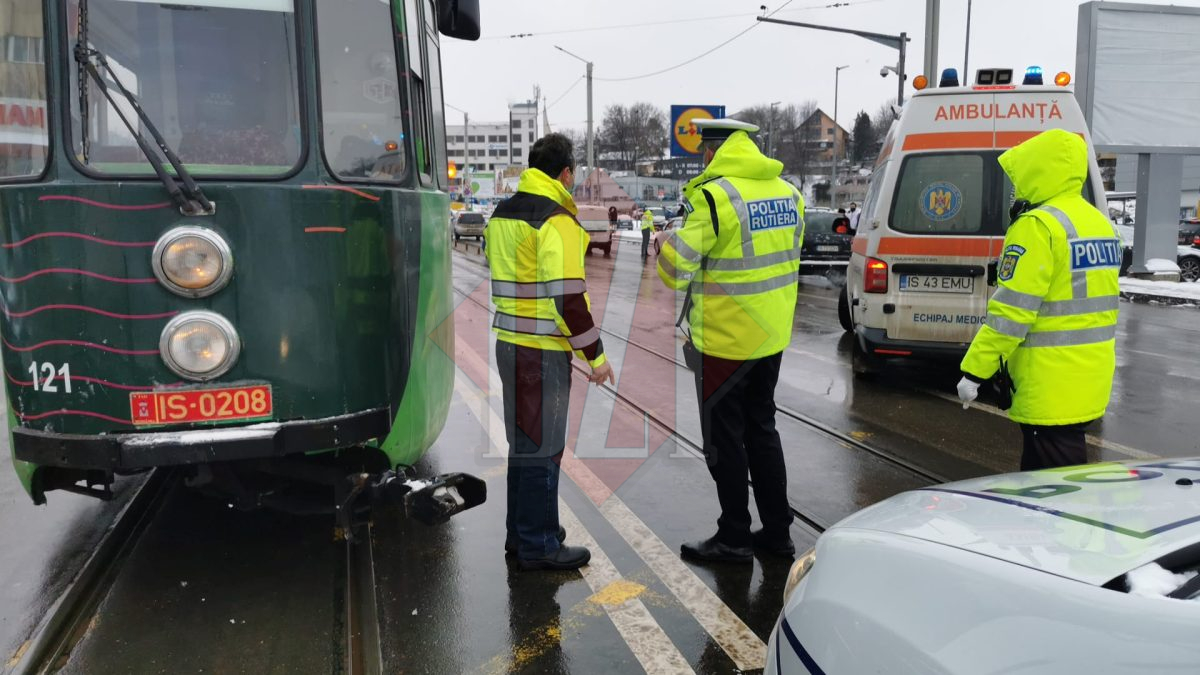 Accident rutier în Nicolina. Un tramvai CTP Iași a deraiat de pe șine – EXCLUSIV, FOTO