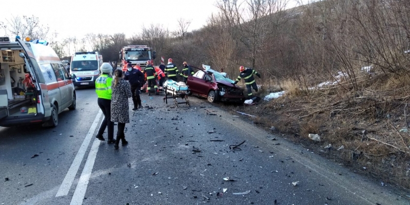 Accident grav cu patru răniţi, între care un copil, în Onești