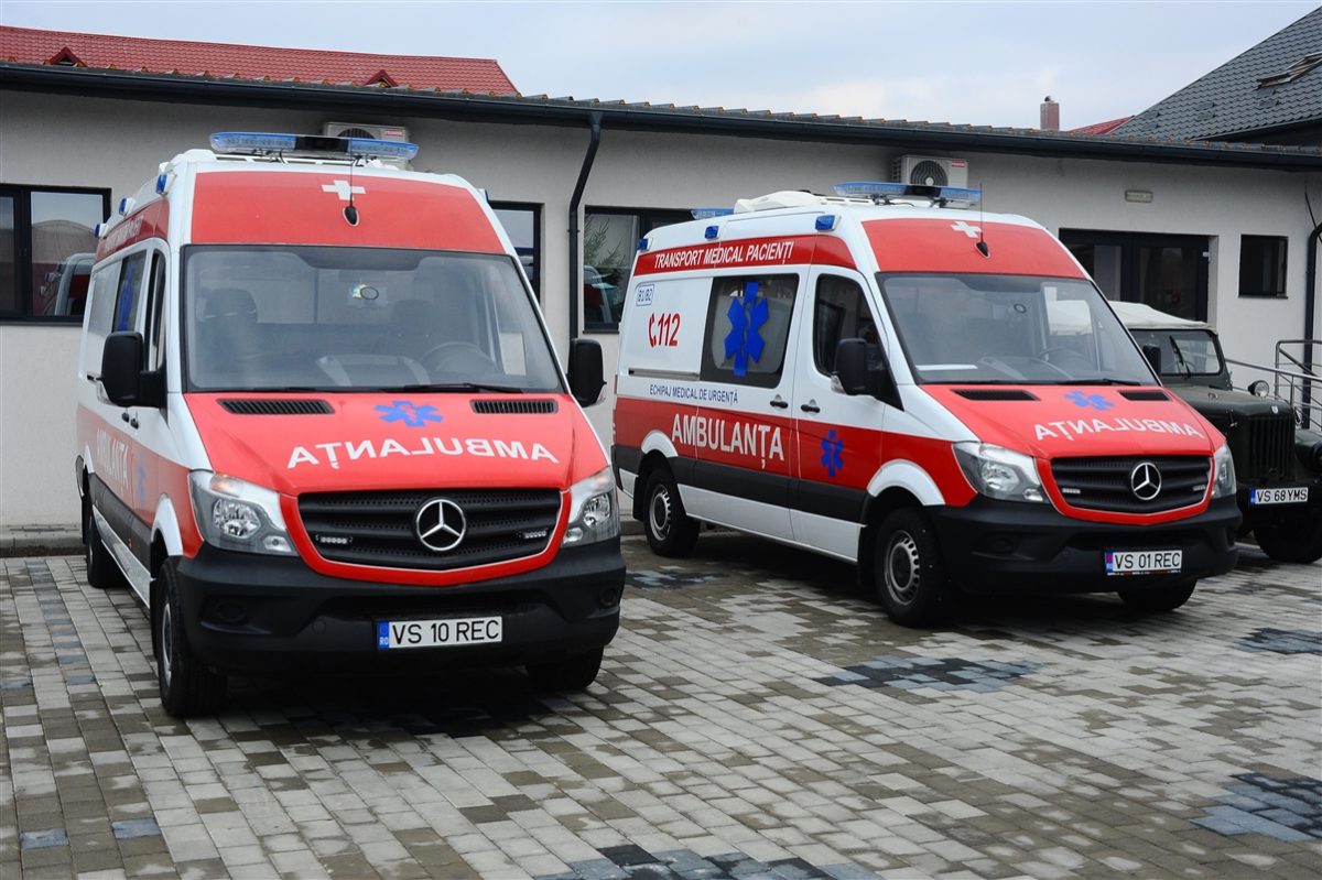 O elevă din Vaslui a decedat după ce a ieşit din izolare, în ambulanţă