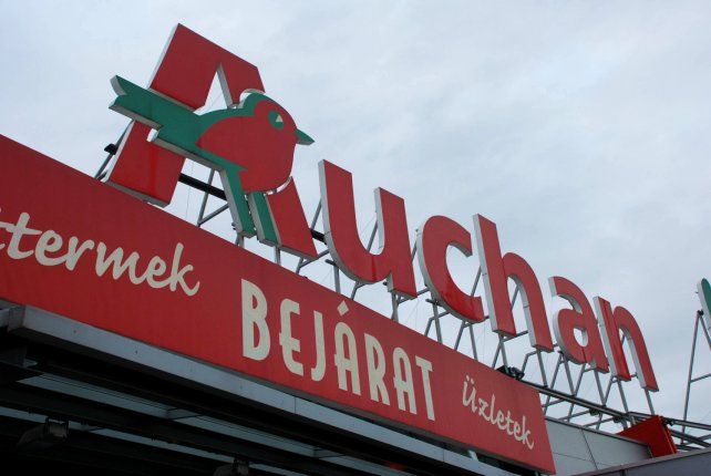 Carrefour, marele lanț de magazine din România ar putea să dispară. Auchan vrea să-l preia
