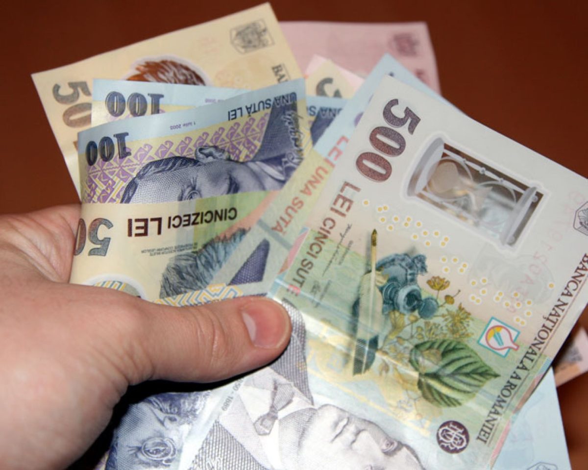 Salariile din învăţământ. Cel mai mic salariu al unui debutant, salariu net, este 2.597 de lei