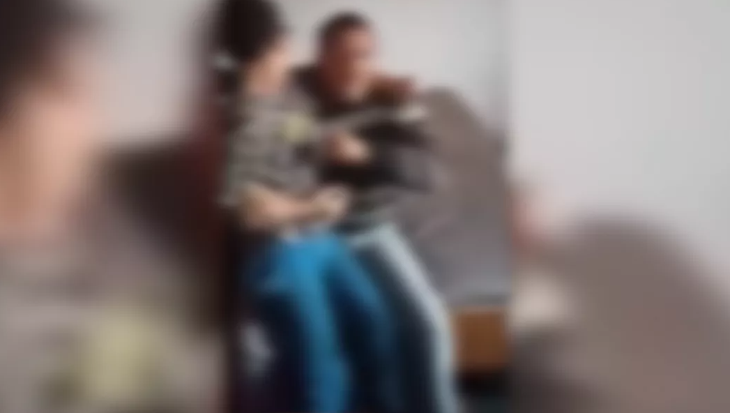 Bărbatul din Iași care și-a lovit fiul cu dizabilități, reținut pentru 24 de ore – VIDEO