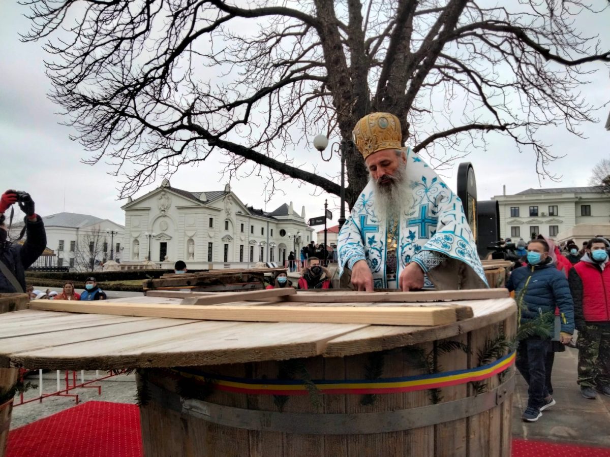 Ce spun reprezentanții Mitropoliei Bucovinei și Moldovei despre sărbătoarea Botezului Domnului. Cum se ia Agheasma Mare