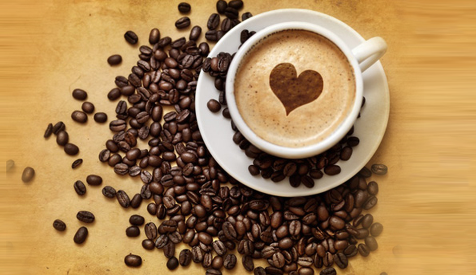 ceasca de cafea cu model de inima