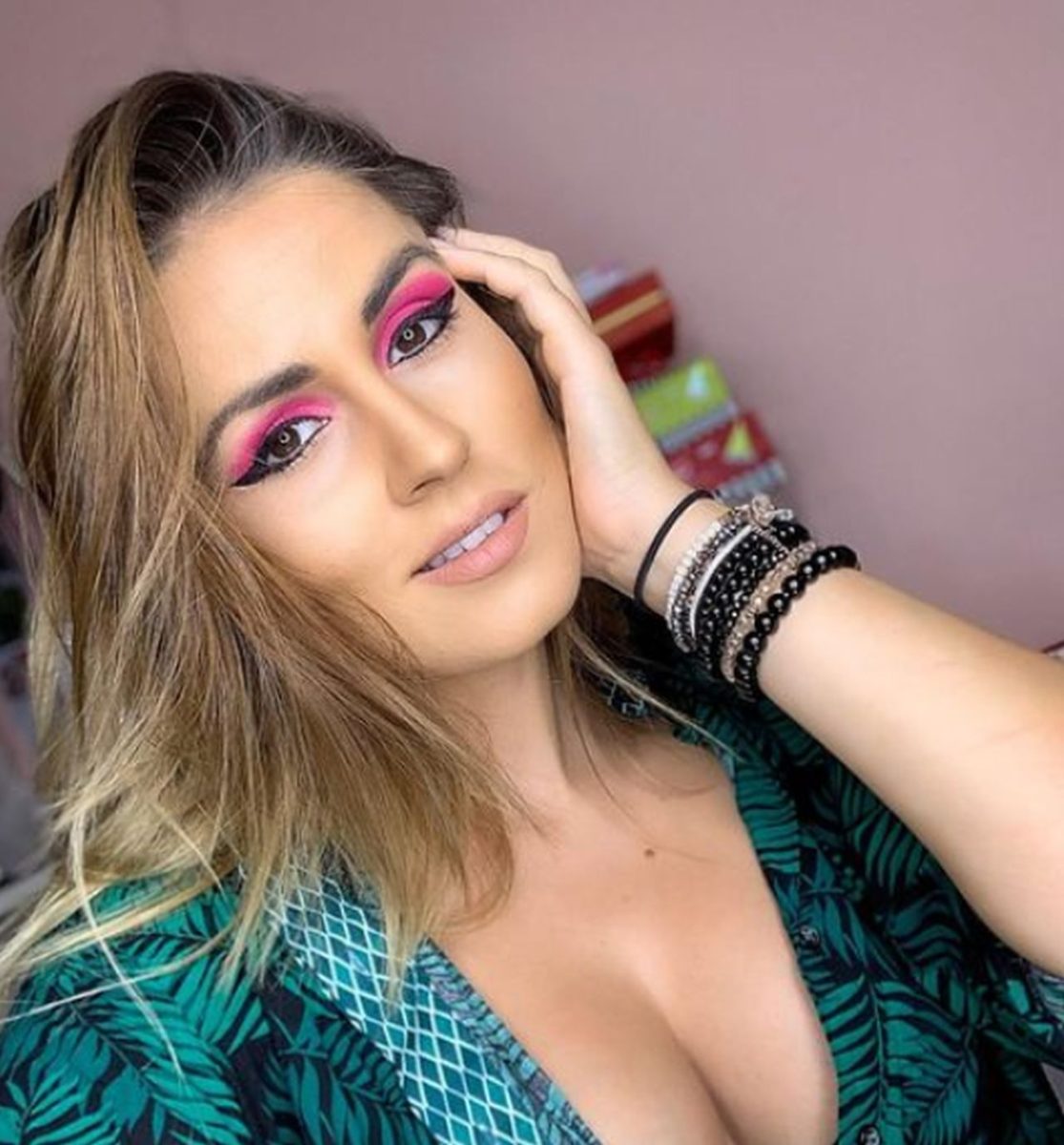Cristina Almașan pozează nud pe rețelele de socializare? În ce ipostaze se expune celebra vloggeriță