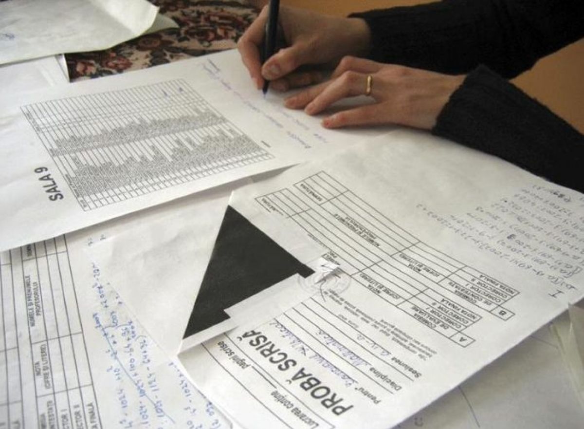 Ministerul Educației a decis ca profesorii care au comis erori majore la Evaluarea Națională și la Bacalaureat să nu mai participe la examinarea lucrărilor