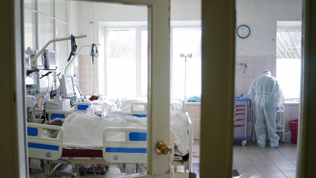 O femeie din Timișoara care a stat intubată două luni cu COVID-19 a născut o fetiță perfect sănătoasă