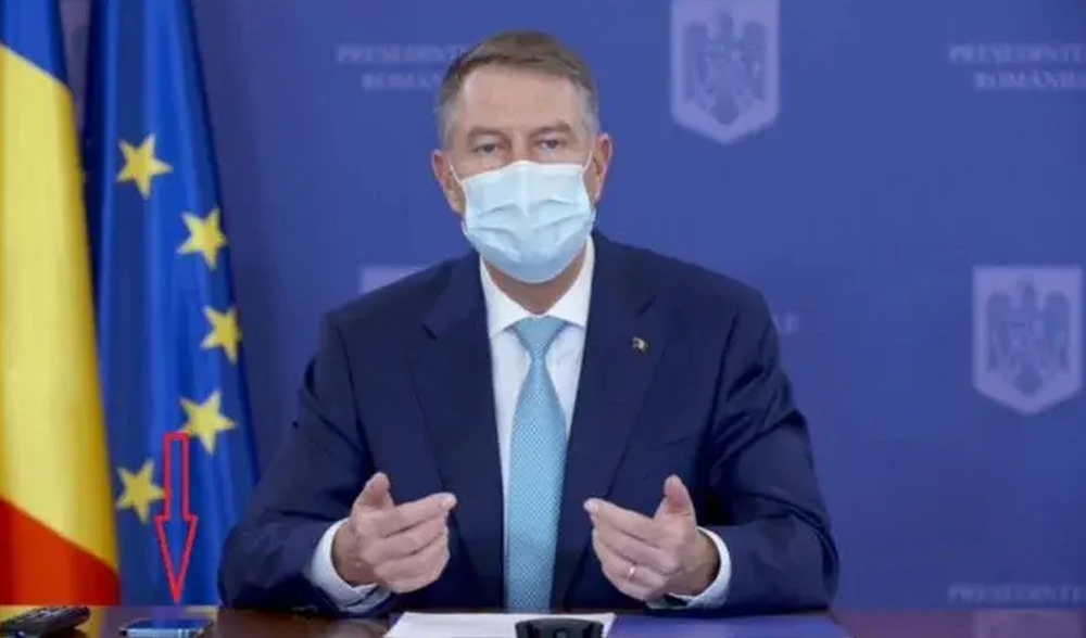 Ce telefon mobil are președintele României, Klaus Iohannis. Costă un sfert din salariul lui