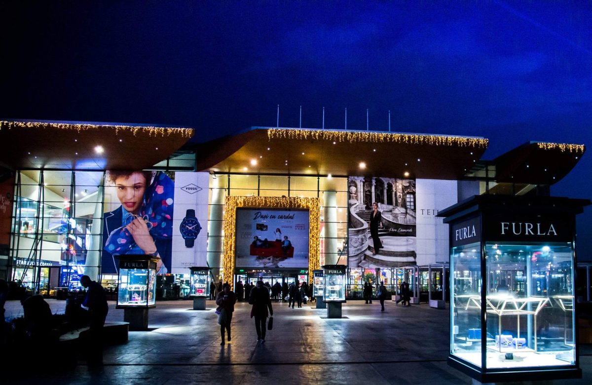 Sesizare despre o bombă la un mall din București. Clienții au fost evacuați de urgență