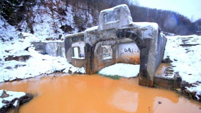 Patru români şi un spaniol au fost trimişi în judecată, după ce au intrat într-o mină din Hunedoara și au furat aur din ea