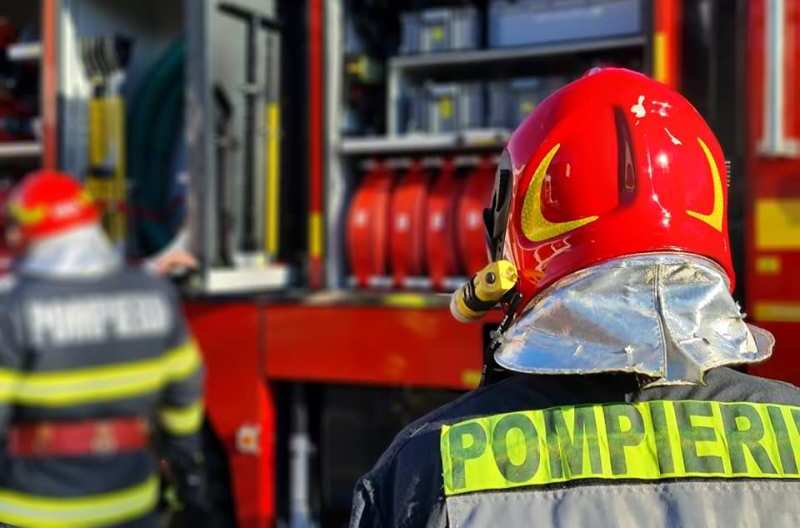Incendiu de vegetație uscată în Iași