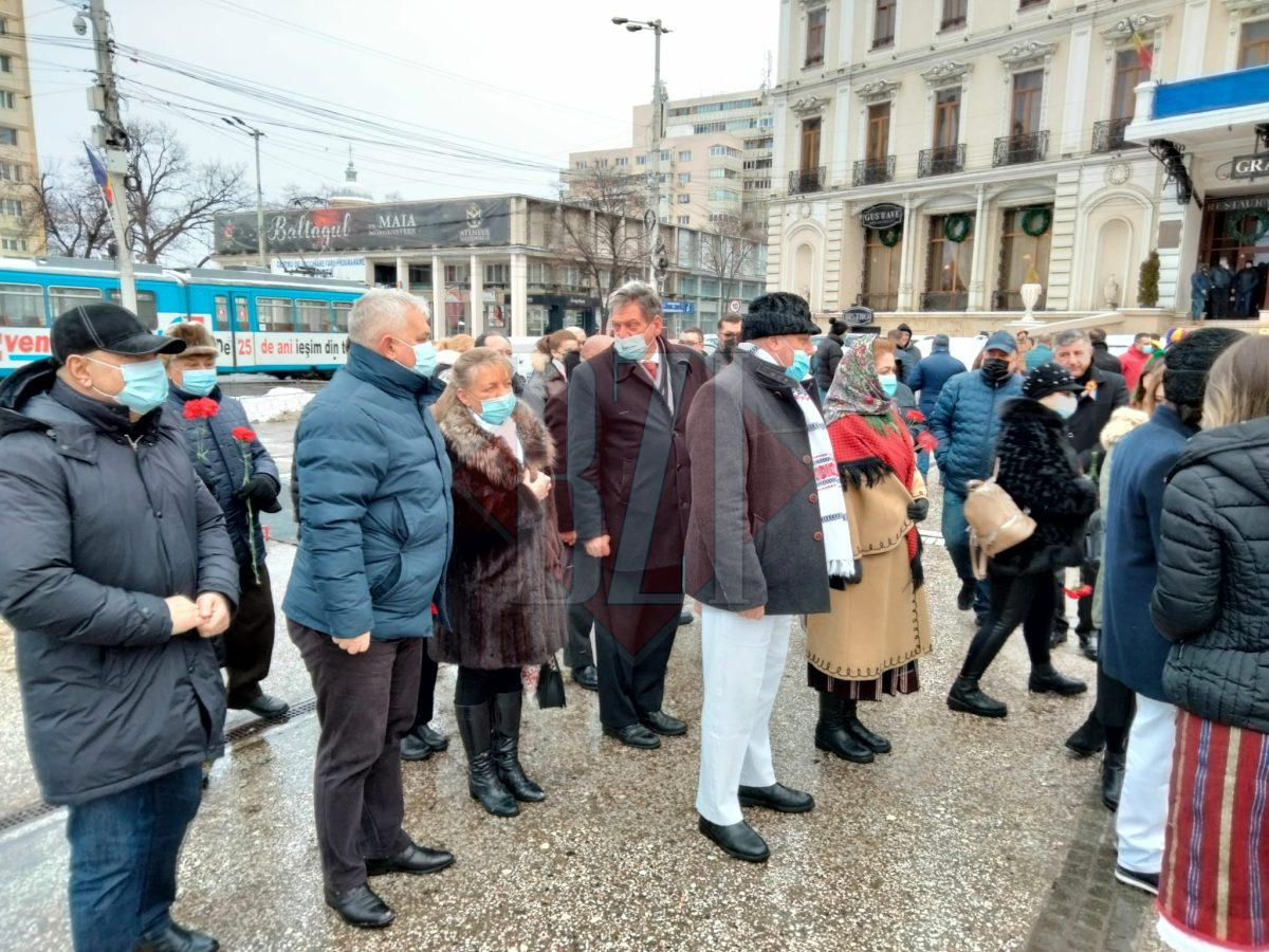 Reprezentanţii Pro România Iaşi au depus o coroană de flori la statuia domnitorului Cuza, de Unirea Principatelor – FOTO