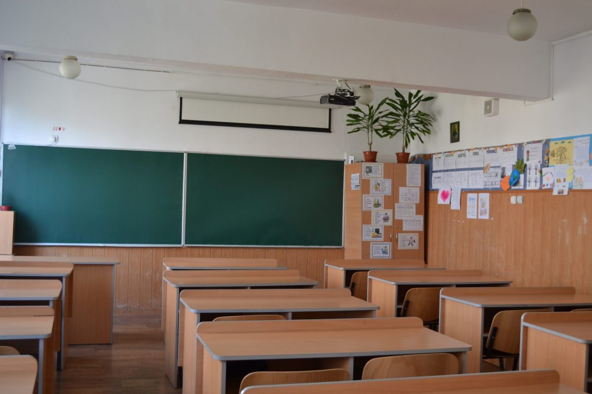 Iată cum vor funcționa școlile începând de astăzi, în contextul creșterii cazurilor de COVID-19