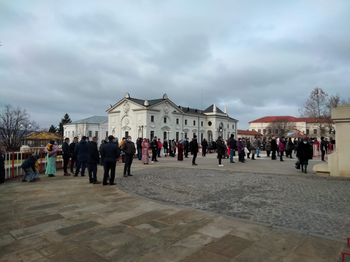 Slujba de Bobotează a început la Mitropolia Moldovei și Bucovinei din Iași. Iată ce reguli trebuie să respecte ieșenii pentru a lua Agheasmă Mare – LIVE VIDEO, FOTO