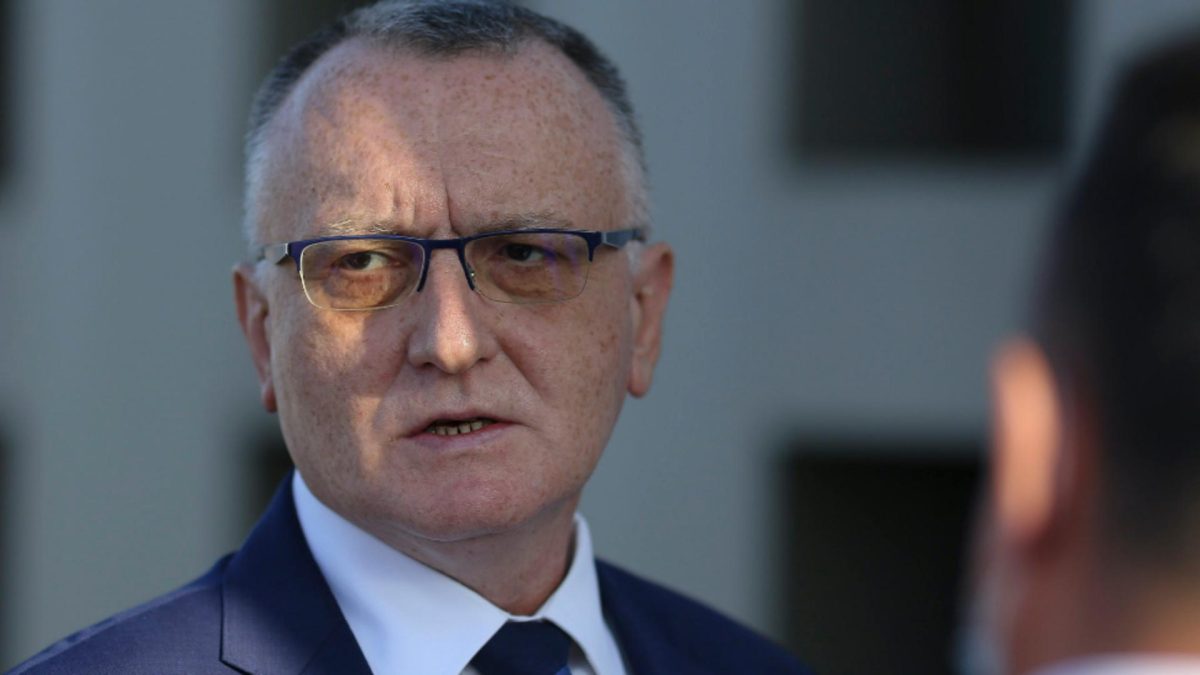 Sorin Cîmpeanu afirmă că nu există niciun motiv pentru a fi închise unitățile de învățământ