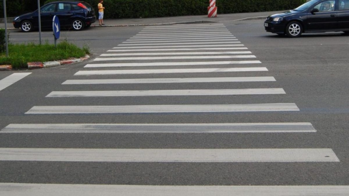 Un tânăr de 16 ani a fost lovit de o mașină pe trecerea de pietoni în orașul Giurgiu