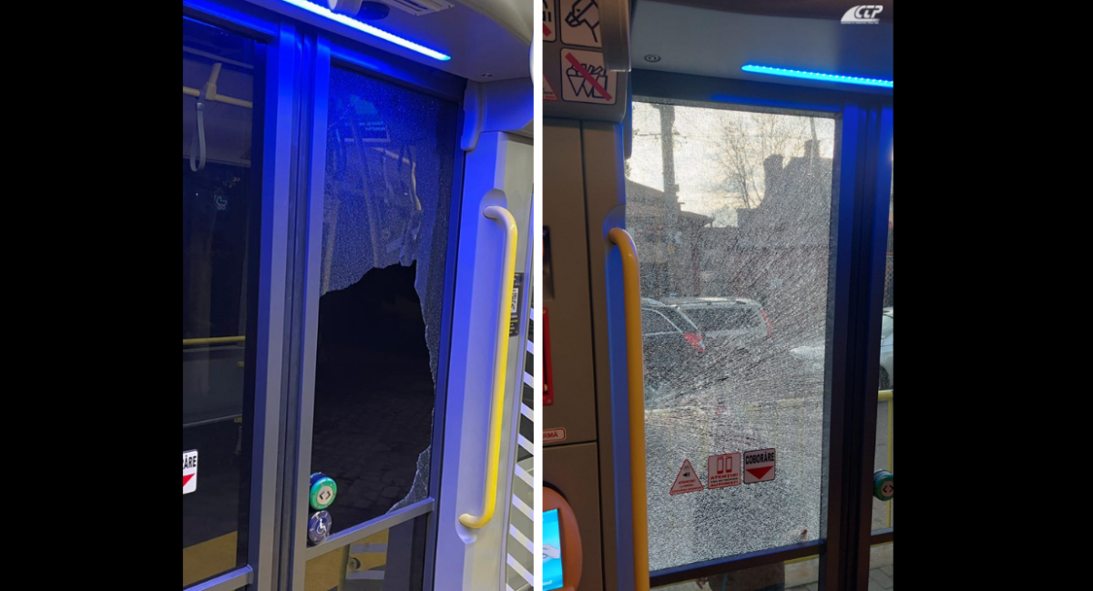Alte două tramvaie PESA au fost vandalizate în Iaşi. Geamurile unor uşi ale noilor vagoane au fost sparte