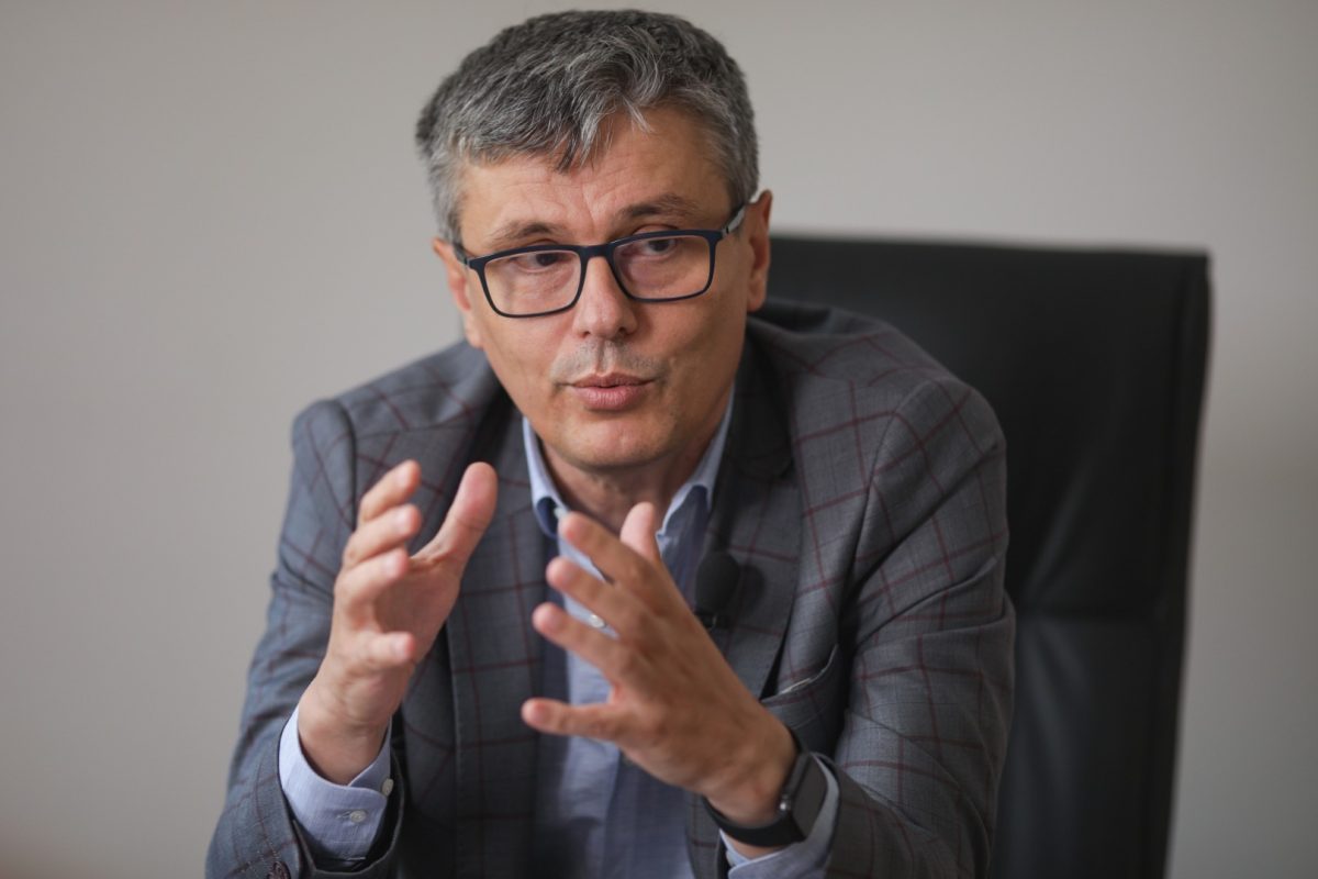 Ministrul Energiei, Virgil Popescu, cere furnizorilor de energie să emită facturi compensate. Atât de greu e să faci o aplicație informatică? Fac apel la ANPC să se sesizeze