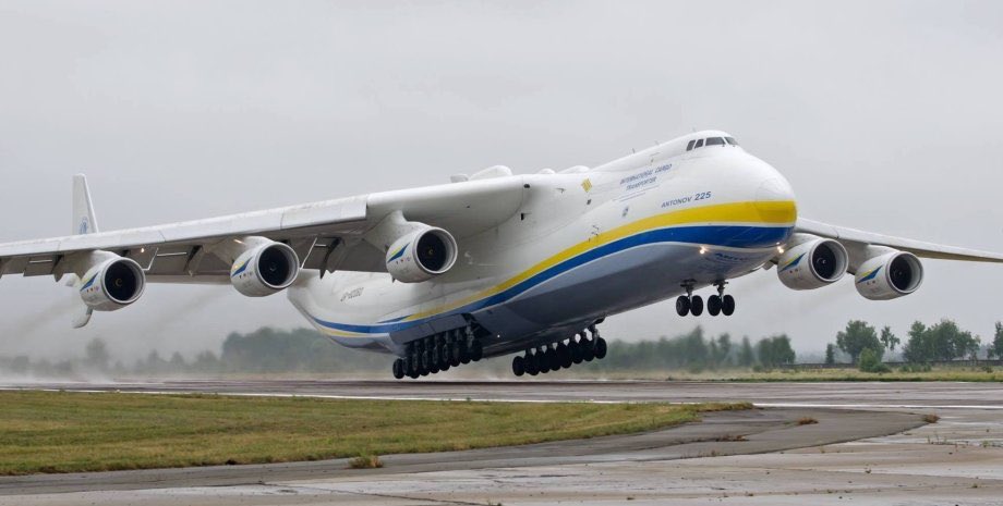 Rușii au atacat un aerodrom de lângă Kiev și au distrus cel mai mare avion de transport din lume