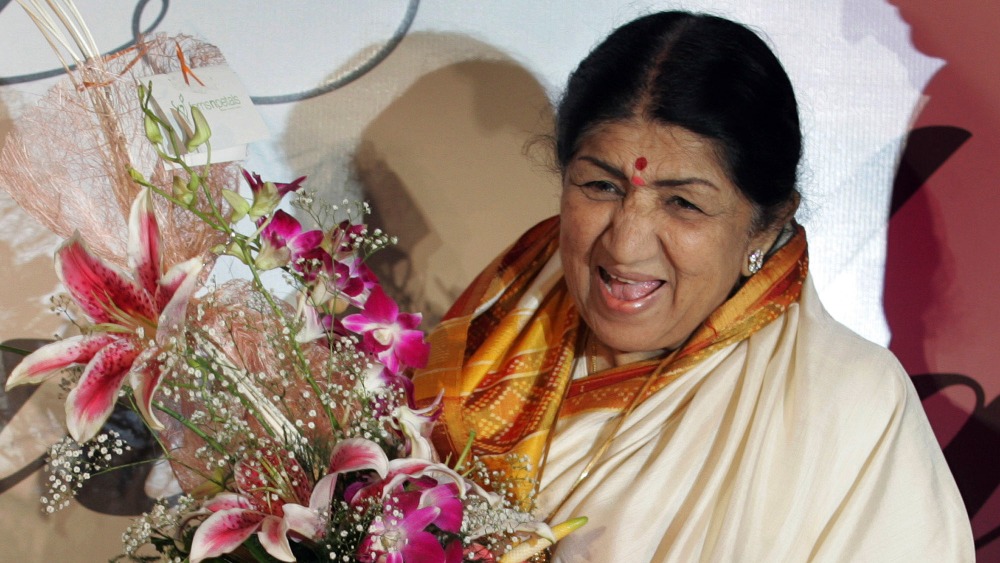 Doliu în lumea muzicii. S-a stins din viață Lata Mangeshkar, cunoscută ca ,,privighetoarea de la Bollywood”