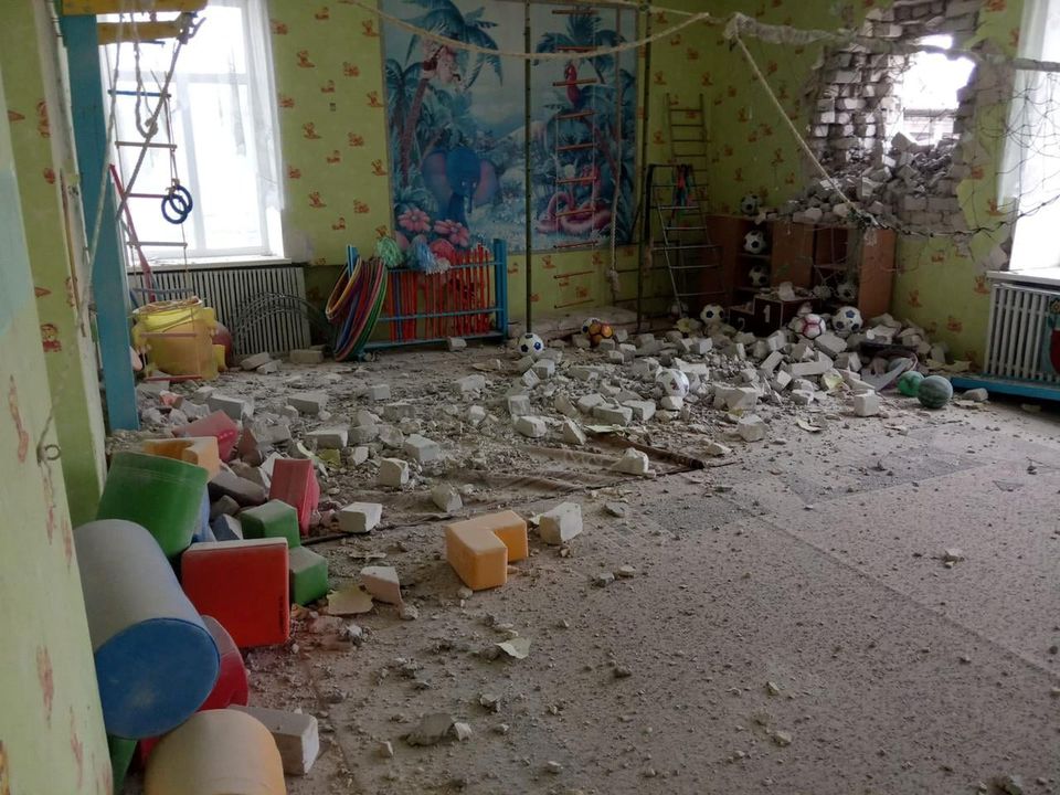 Începutul războiului în Ucraina? Mai multe bombardamente raportate în zonele controlate de rebelii susținuți de Rusia