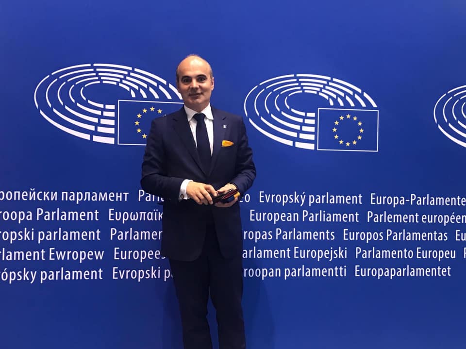 Rareș Bogdan este singurul europarlamentar din PPE care s-a opus cenzurării contractelor vaccinurilor