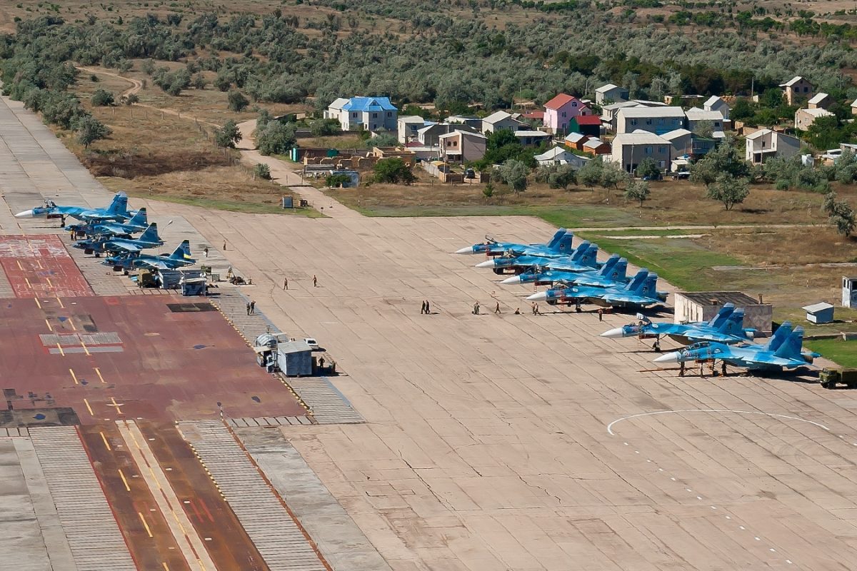 Rusia a distrus bazele aeriene din Ucraina! Civilii fug ingroziți din calea războiului