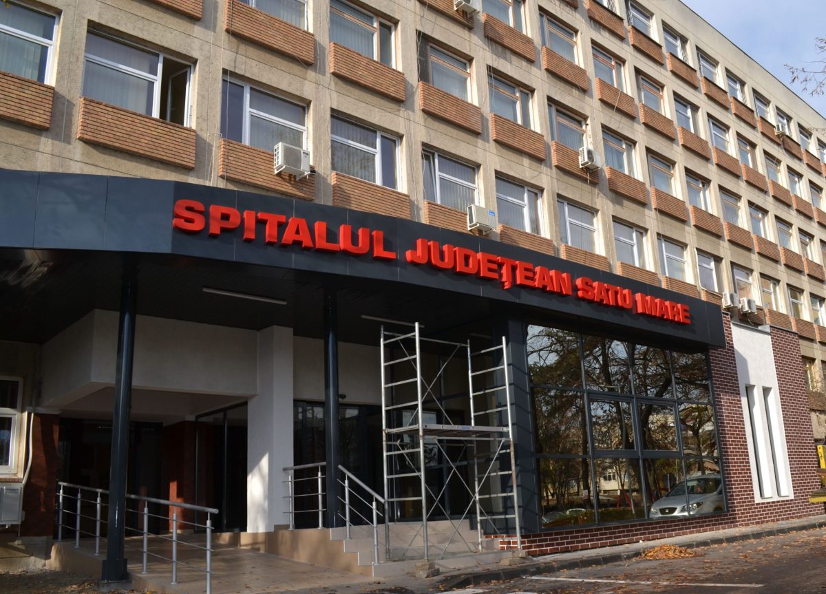 Tragedie la Spitalul Judeţean Satu Mare. Un pacient s-a spânzurat de mânerul geamului de la baie